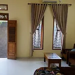 Rumah Senang Guesthouse